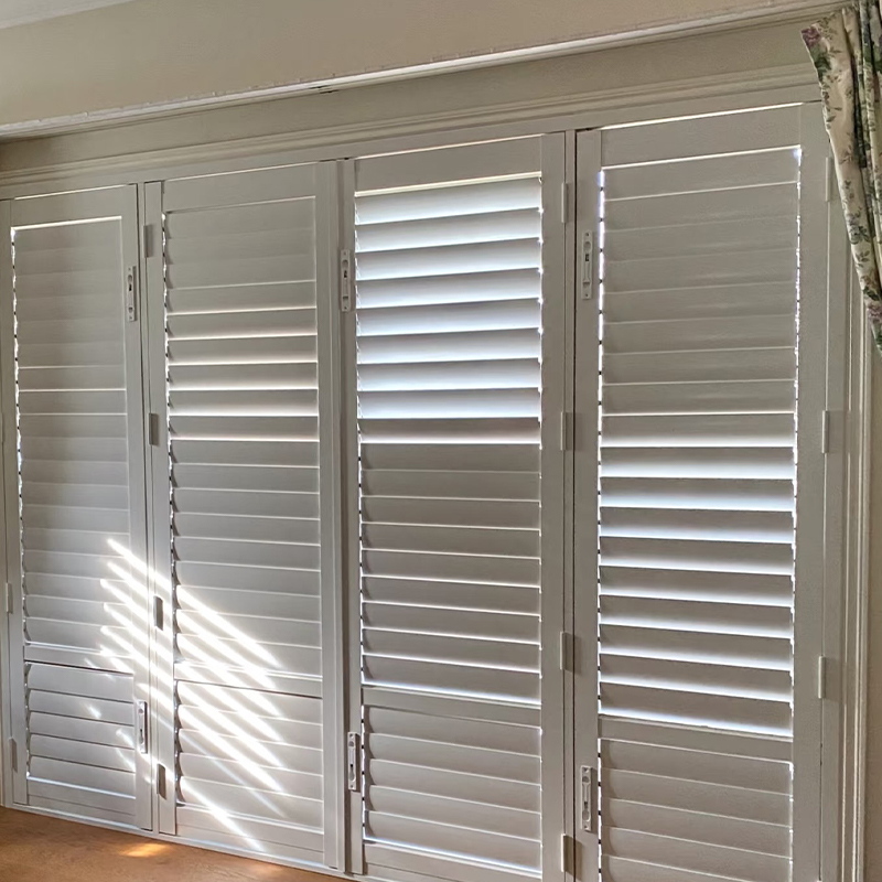 باب ذو فتحات من سبائك الألومنيوم ذو ختم مغناطيسي