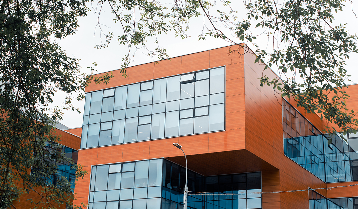 المباني العامة (المدارس والمستشفيات والمكتبات وغيرها)